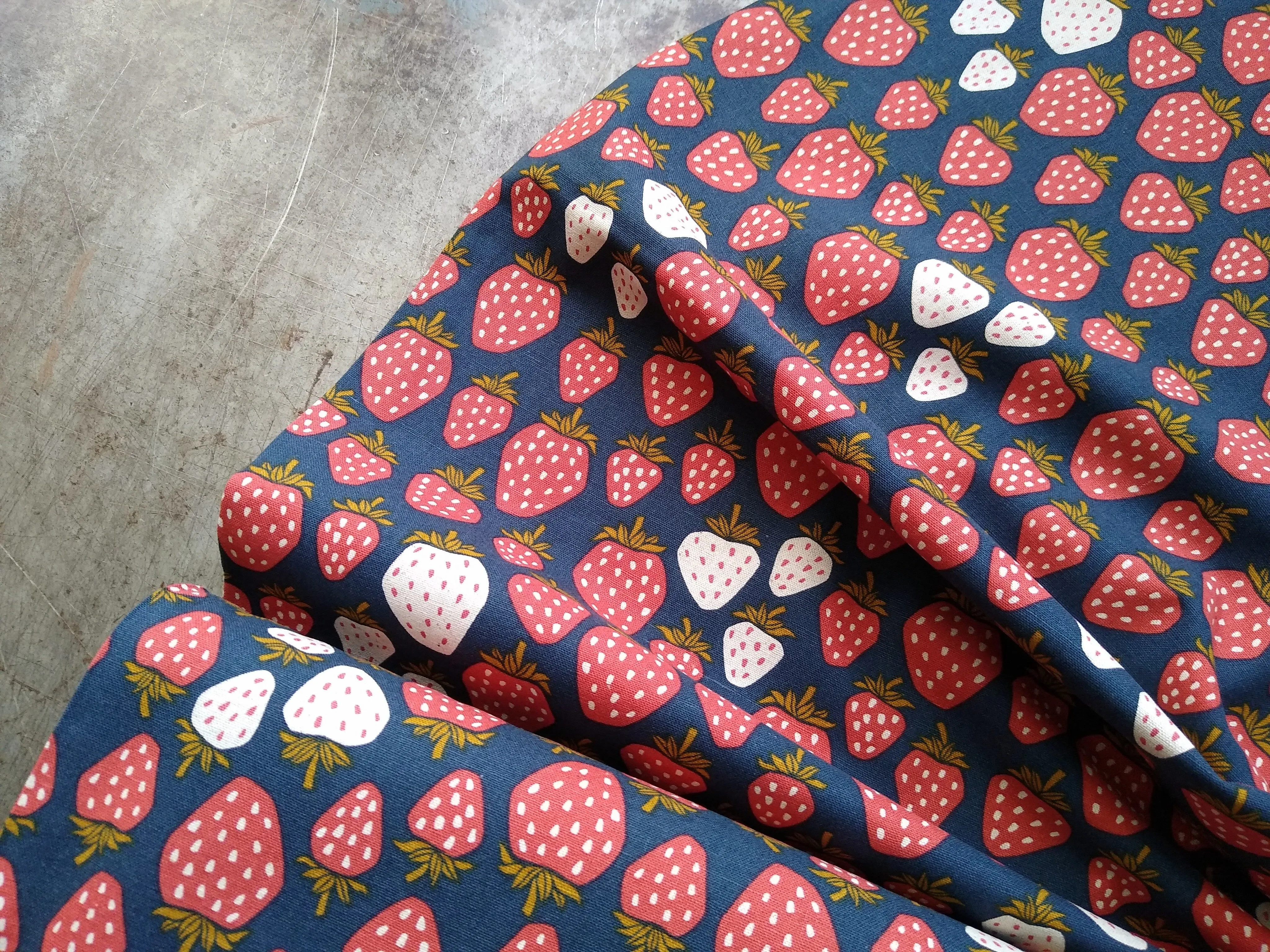 Cotton Linen Blend / Strawberry Patch / Navy