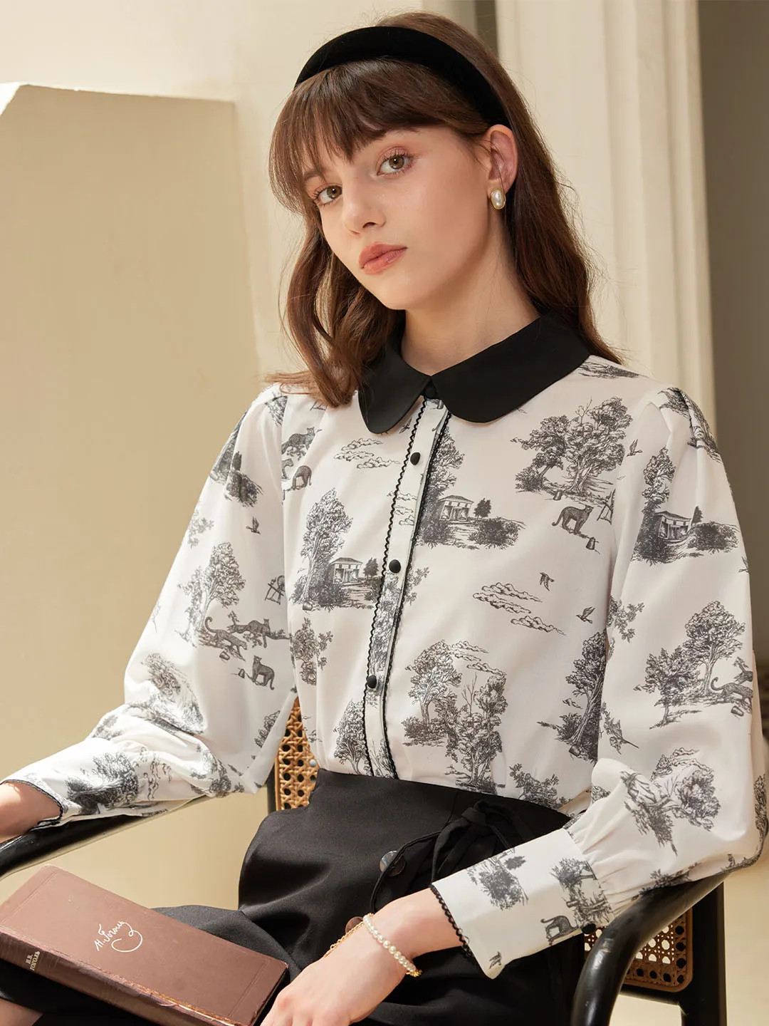 Evelyn Exclusive Printed Contrasting Doll Collar Blouse