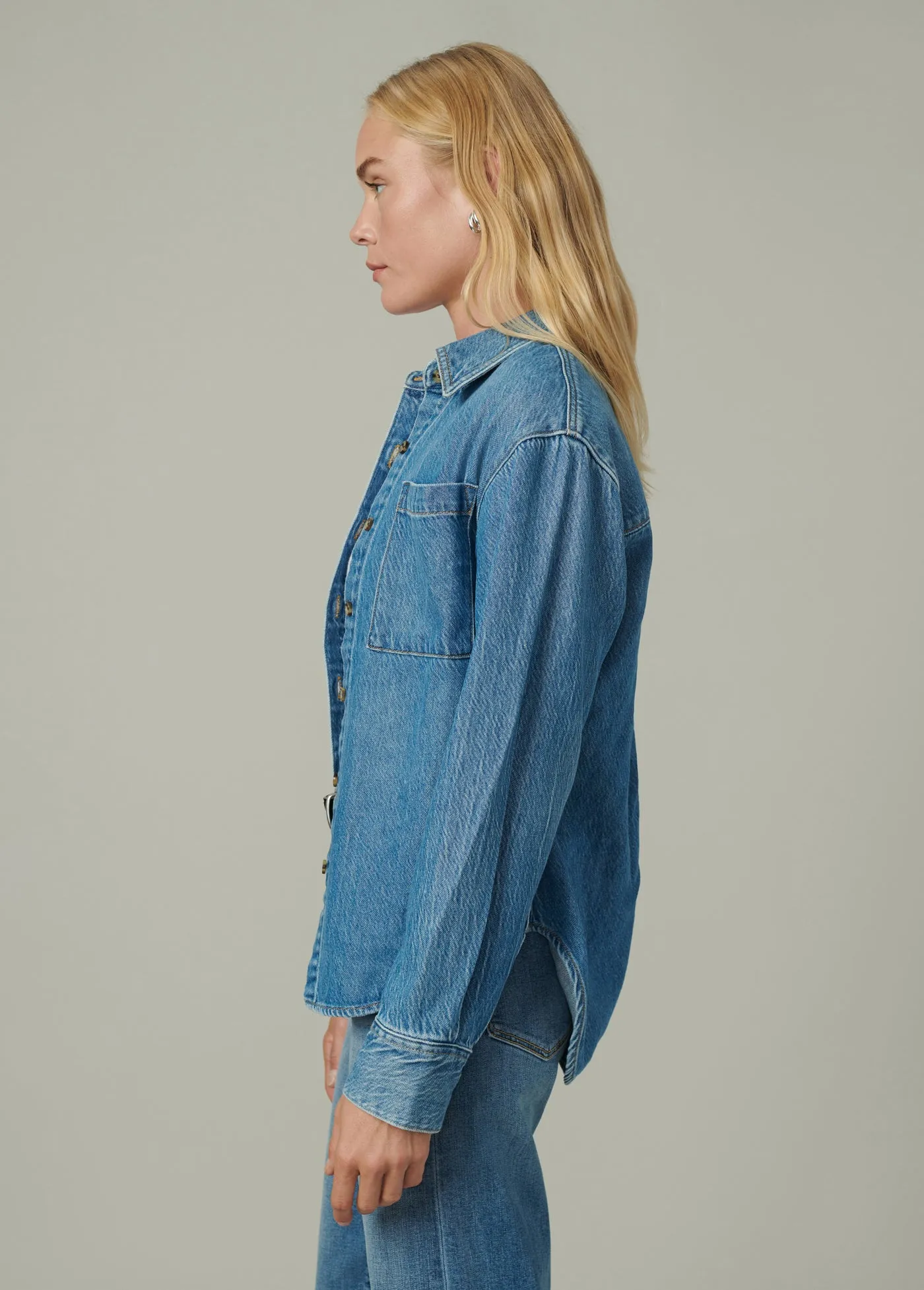 THE CLASSIC DENIM SHIRT